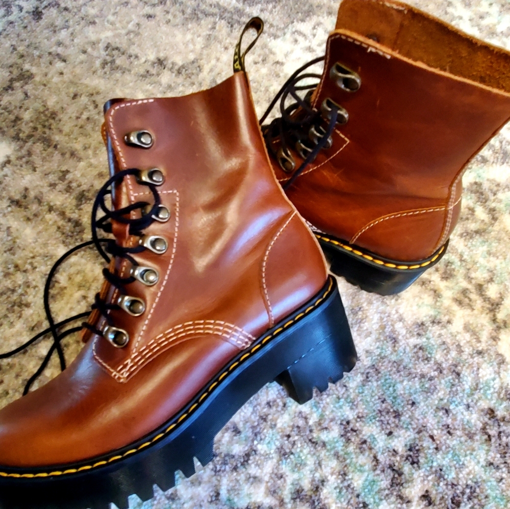 Dr Marten Leona
